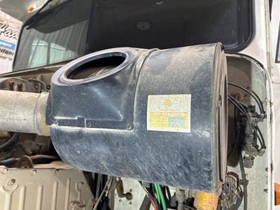 International 9400 Air Cleaner / Air Filter Housing