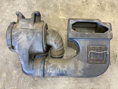 International 9400 Air Cleaner / Air Filter Housing