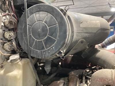 International 9400 Air Cleaner / Air Filter Housing