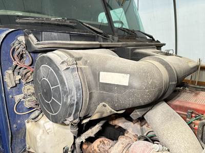 International 9400 Air Cleaner / Air Filter Housing