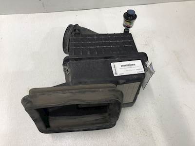 International DuraStar 4300 Air Cleaner / Air Filter Housing for a International Durastar (4300)