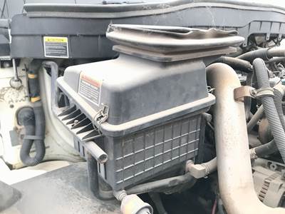 International DuraStar 4300 Air Cleaner / Air Filter Housing for a International Durastar (4300)
