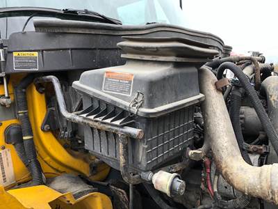 International DuraStar 4300 Air Cleaner / Air Filter Housing for a International Durastar (4300)