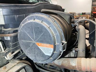 International DuraStar 4300 Air Cleaner / Air Filter Housing for a International Durastar (4300)