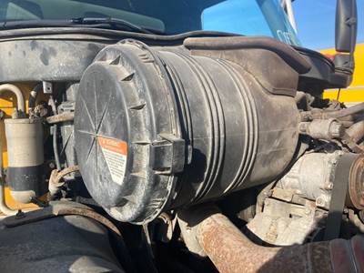 International DuraStar 4300 Air Cleaner / Air Filter Housing for a International Durastar (4300)