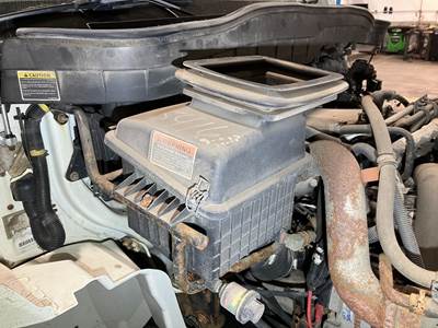 International DuraStar 4300 Air Cleaner / Air Filter Housing for a International Durastar (4300)