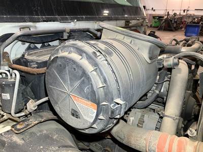 International DuraStar 4300 Air Cleaner / Air Filter Housing for a International Durastar (4300)