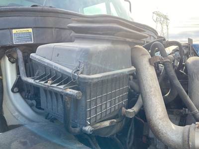 International DuraStar 4300 Air Cleaner / Air Filter Housing for a International Durastar (4300)