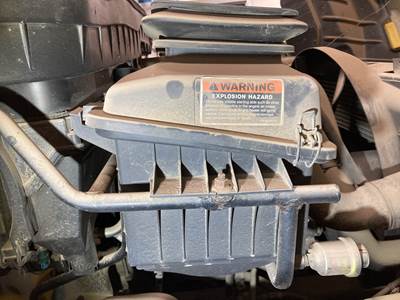 International DuraStar 4300 Air Cleaner / Air Filter Housing for a International Durastar (4300)