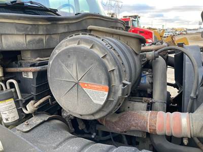 International DuraStar 4300 Air Cleaner / Air Filter Housing for a International Durastar (4300)