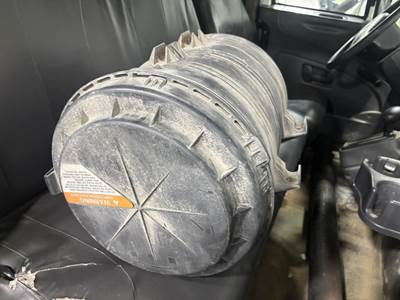 International DuraStar 4300 Air Cleaner / Air Filter Housing for a International Durastar (4300)