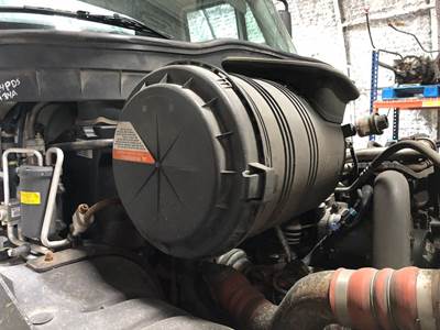 International DuraStar 4400 Air Cleaner / Air Filter Housing for a International Durastar (4400)