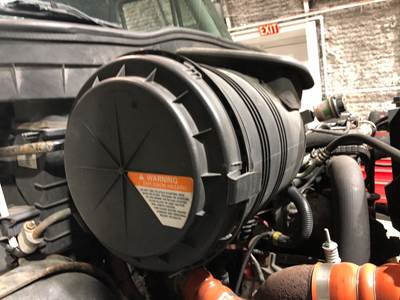 International DuraStar 4400 Air Cleaner / Air Filter Housing for a International Durastar (4400)