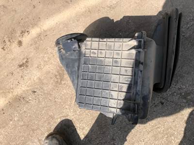 International DuraStar 4400 Air Cleaner / Air Filter Housing for a International Durastar (4400)