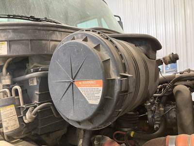 International DuraStar 4400 Air Cleaner / Air Filter Housing for a International Durastar (4400)