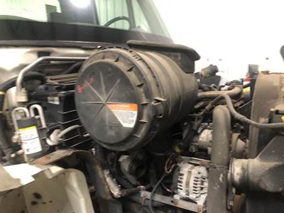 International DuraStar 4400 Air Cleaner / Air Filter Housing for a International Durastar (4400)