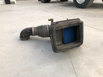 International DuraStar 4400 Air Cleaner / Air Filter Housing for a International Durastar (4400)