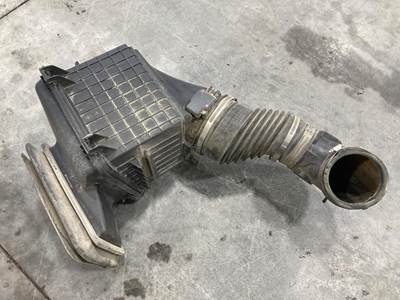 International DuraStar 4400 Air Cleaner / Air Filter Housing for a International Durastar (4400)