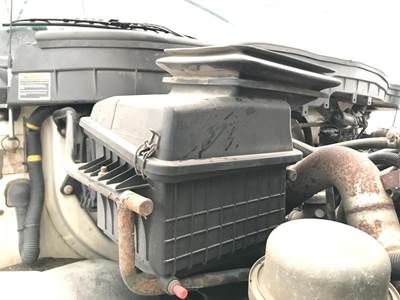 International DuraStar 4400 Air Cleaner / Air Filter Housing for a International Durastar (4400)