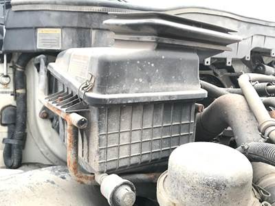 International DuraStar 4400 Air Cleaner / Air Filter Housing for a International Durastar (4400)