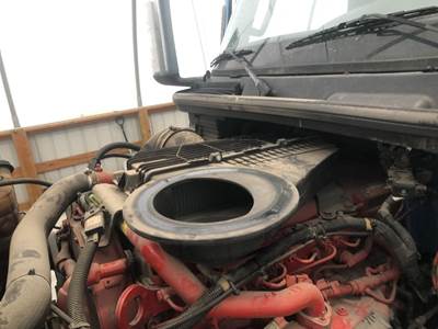 International LT Air Cleaner / Air Filter Housing