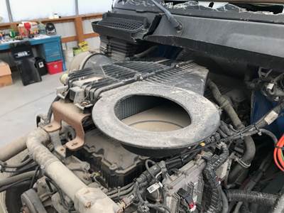 International LT Air Cleaner / Air Filter Housing