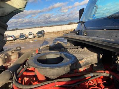 International LT Air Cleaner / Air Filter Housing