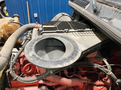 International LT Air Cleaner / Air Filter Housing