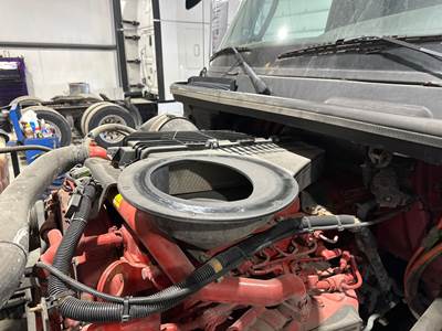 International LT Air Cleaner / Air Filter Housing