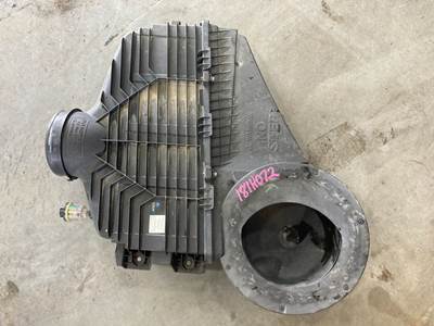 International LT Air Cleaner / Air Filter Housing