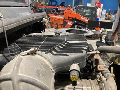 International LT Air Cleaner / Air Filter Housing