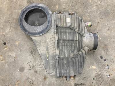 International LT Air Cleaner / Air Filter Housing