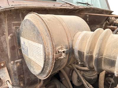 International S1800 Air Cleaner / Air Filter Housing