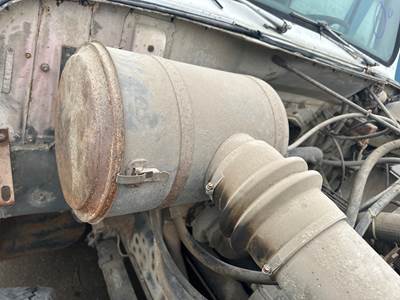 International S1900 Air Cleaner / Air Filter Housing