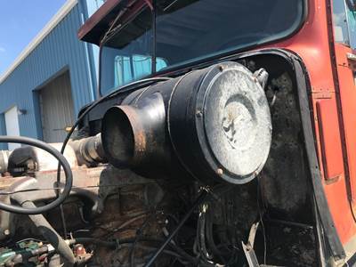 International TranStar 4300 Air Cleaner / Air Filter Housing for a International 4300 Transtar