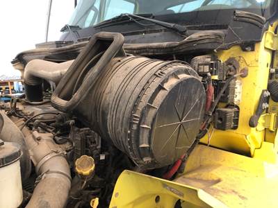 International TranStar 8600 Air Cleaner / Air Filter Housing for a International 8600