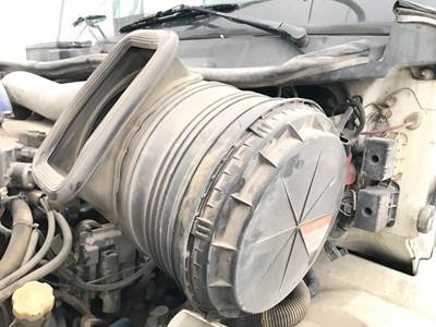 International TranStar 8600 Air Cleaner / Air Filter Housing for a International Transtar (8600)