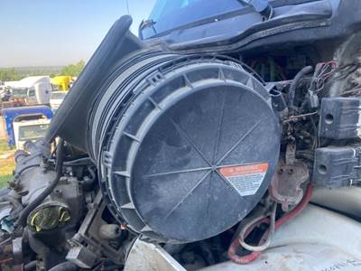 International TranStar 8600 Air Cleaner / Air Filter Housing for a International Transtar (8600)