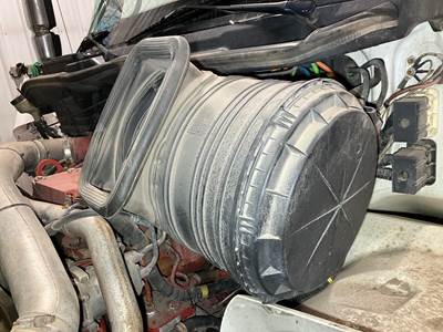 International TranStar 8600 Air Cleaner / Air Filter Housing for a International Transtar (8600)