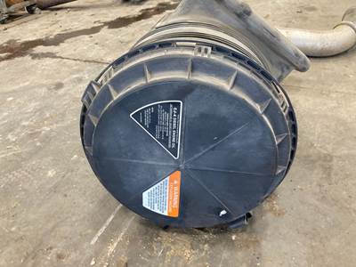 International TranStar 8600 Air Cleaner / Air Filter Housing for a International Transtar (8600)