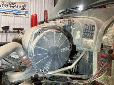 Kenworth T2000 Air Cleaner / Air Filter Housing