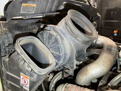 Kenworth T370 Air Cleaner / Air Filter Housing