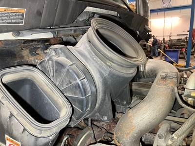 Kenworth T370 Air Cleaner / Air Filter Housing