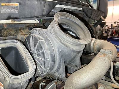 Kenworth T370 Air Cleaner / Air Filter Housing