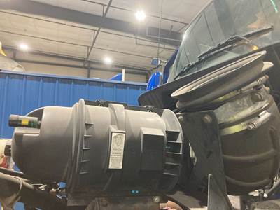 Kenworth T440 Air Cleaner / Air Filter Housing