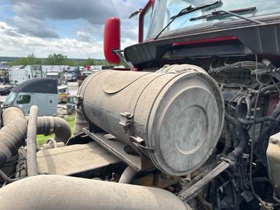 Kenworth T600 Air Cleaner / Air Filter Housing