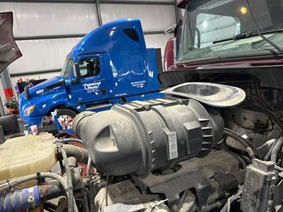 Kenworth T660 Air Cleaner / Air Filter Housing