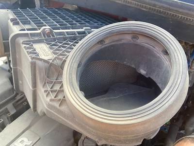 Kenworth T680 Air Cleaner / Air Filter Housing