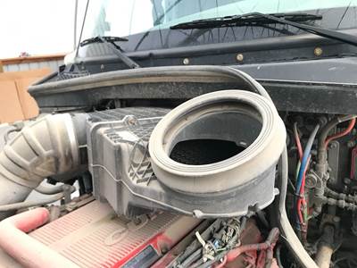 Kenworth T680 Air Cleaner / Air Filter Housing