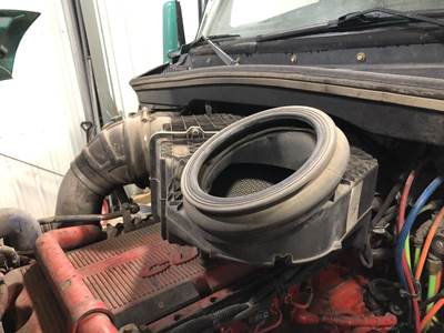 Kenworth T680 Air Cleaner / Air Filter Housing